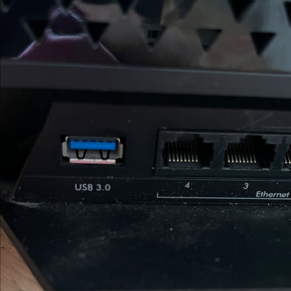 Netgear Black slim Router r6300 - Picture 5 of 9